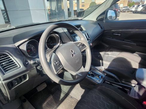 Used 2024 Mitsubishi Outlander SE image 14