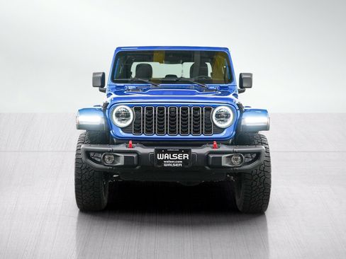 Used 2025 Jeep Gladiator Rubicon AWD/4WD image 8