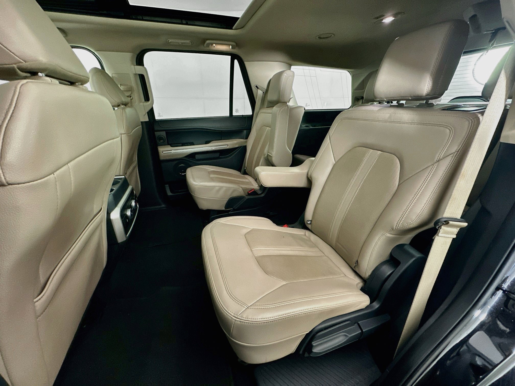 Used 2024 Ford Expedition Limited AWD/4WD image 29