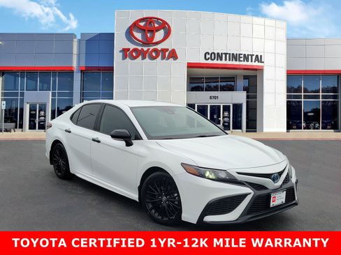 Certified 2022 Toyota Camry SE w/ Convenience Package image 1