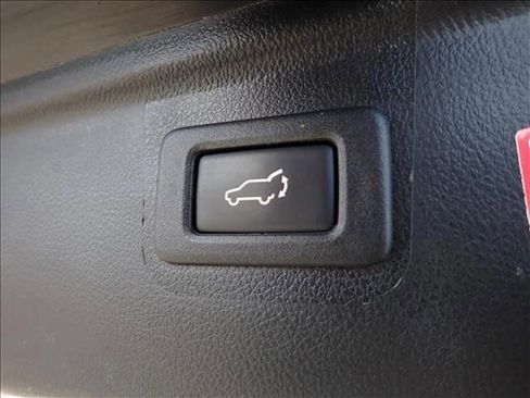 Used 2017 Subaru Outback 2.5i Limited AWD/4WD image 8