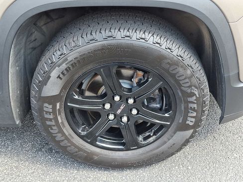 Used 2023 GMC Acadia AT4 w/ Technology Package AWD/4WD image 8