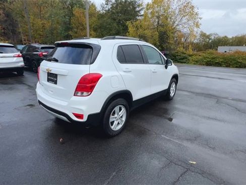 Used 2022 Chevrolet Trax LT w/ LT Convenience Package image 8