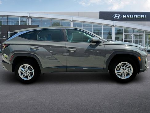 Used 2025 Hyundai Tucson SE image 9