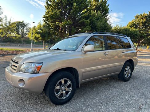 Used 2004 Toyota Highlander 4WD V6 w/ Preferred Pkg image 4