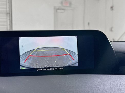 Used 2022 MAZDA MAZDA3 s image 23