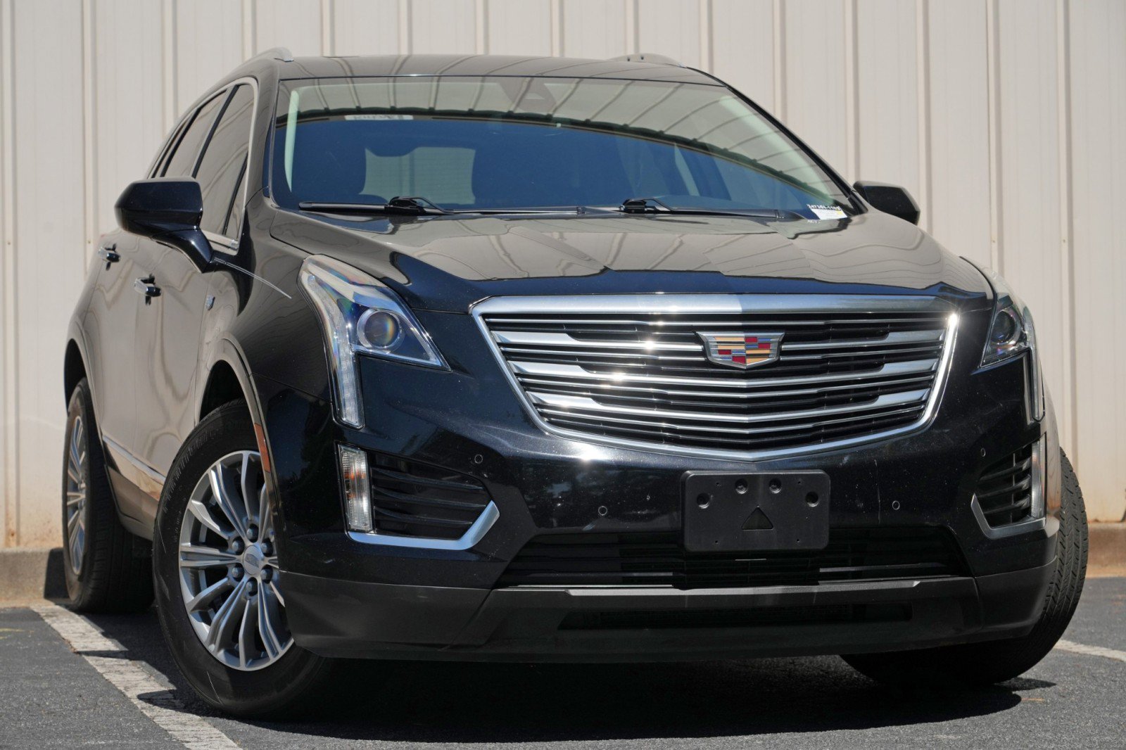 Used 2017 Cadillac XT5 Luxury w/ Driver Awareness Package FWD image 2