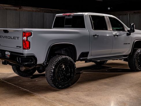 Used 2024 Chevrolet Silverado 2500 ZR2 w/ LPO, Dark Essentials Package image 10