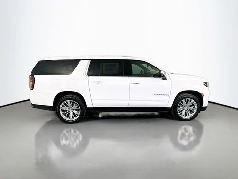 Used 2021 Chevrolet Suburban Premier w/ Premium Package image 8