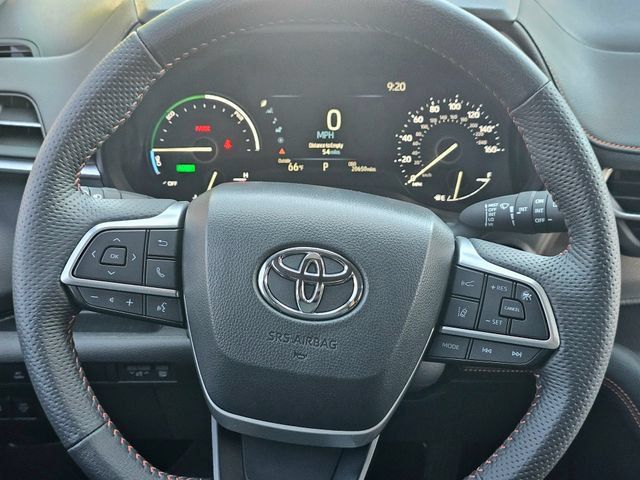 Used 2024 Toyota Sienna XSE w/ XSE Premium Package FWD image 33