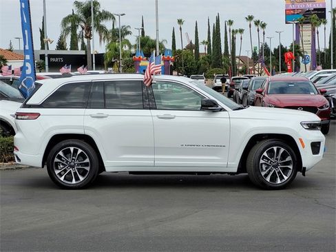 New 2023 Jeep Grand Cherokee Overland w/ Luxury Tech Group IV image 4