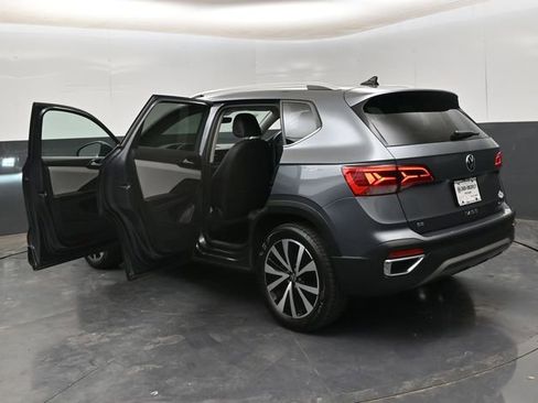 Used 2023 Volkswagen Taos SE AWD/4WD image 30