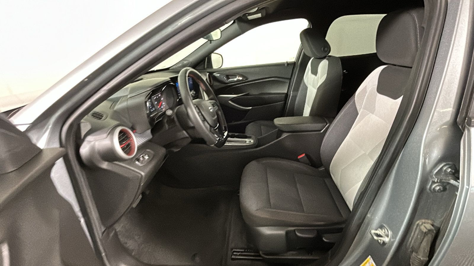 Used 2024 Chevrolet Trax RS w/ Driver Confidence Package FWD image 14