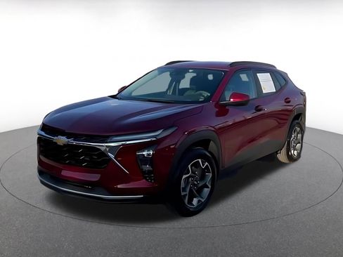 Used 2025 Chevrolet Trax LT image 14