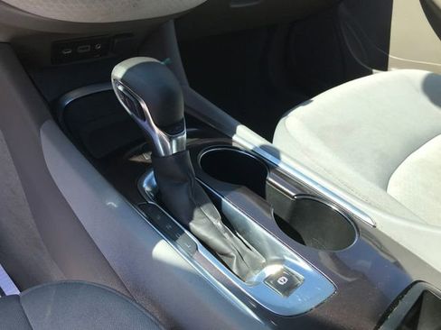 Used 2022 Chevrolet Malibu LT FWD image 7