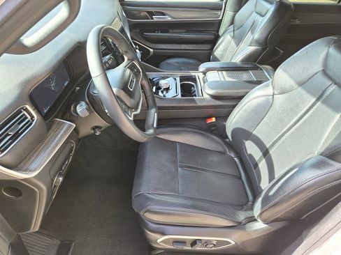 Used 2024 Jeep Wagoneer L Series II w/ Flexible Seating Group AWD/4WD image 12