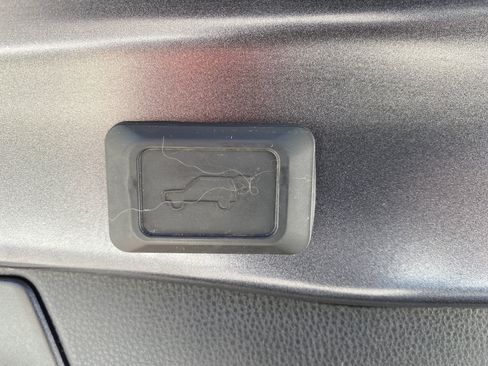 Used 2020 Toyota RAV4 XLE Premium AWD/4WD image 36
