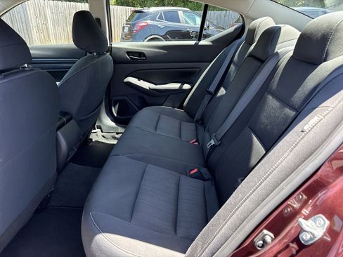 Used 2025 Nissan Altima 2.5 SV FWD image 10