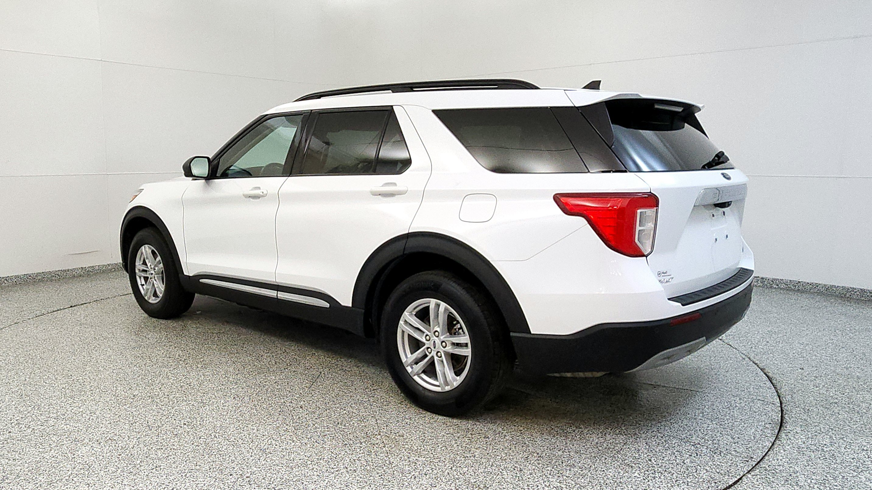 Used 2023 Ford Explorer XLT w/ Equipment Group 202A AWD/4WD image 5