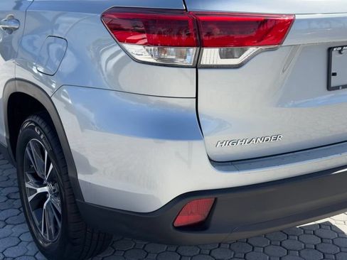 Used 2019 Toyota Highlander LE FWD image 16