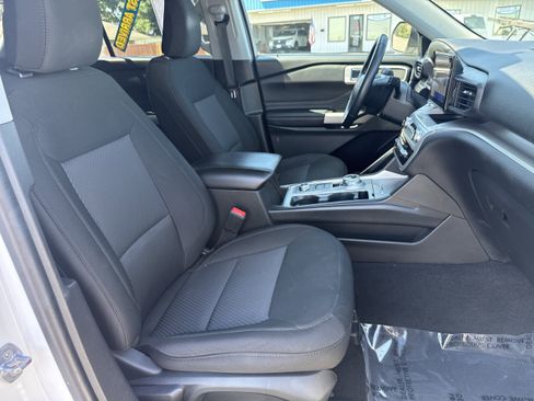 Used 2022 Ford Explorer XLT AWD/4WD image 14