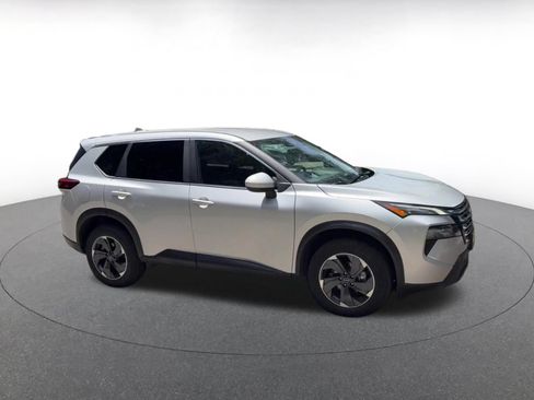 Used 2025 Nissan Rogue SV AWD/4WD image 2