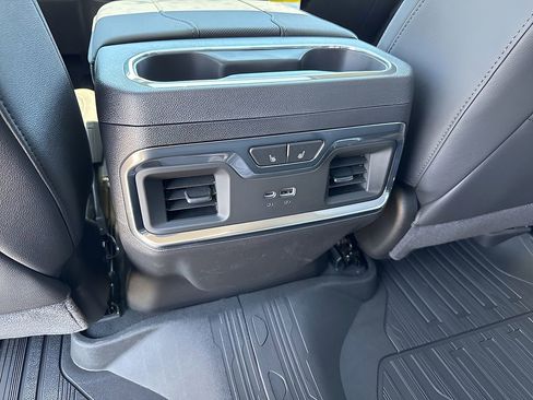 Used 2025 GMC Sierra 1500 SLT image 11