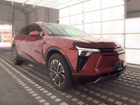 Used 2025 Chevrolet Blazer EV LT AWD/4WD image 2