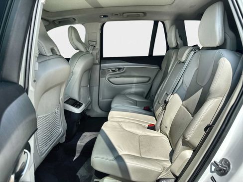 Used 2022 Volvo XC90 T5 Momentum w/ Climate Package FWD image 12