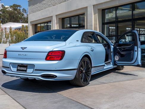 New 2025 Bentley Flying Spur Plug-In Hybrid image 8