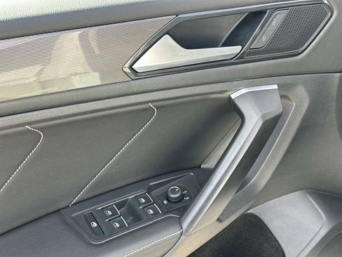 Used 2022 Volkswagen Tiguan SE image 16