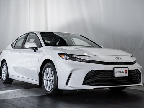 Used 2025 Toyota Camry LE image 1
