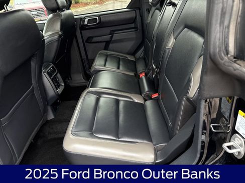 Used 2025 Ford Bronco Outer Banks AWD/4WD image 15