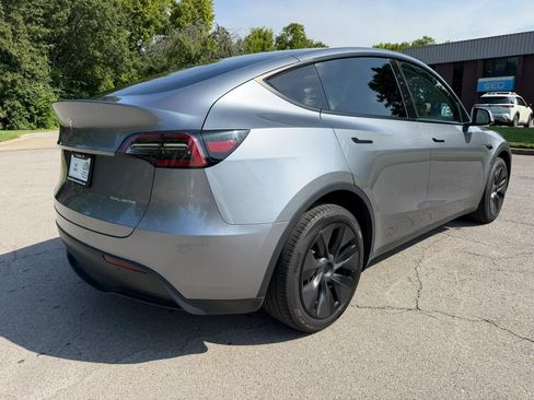 Used 2024 Tesla Model Y Long Range AWD/4WD image 5
