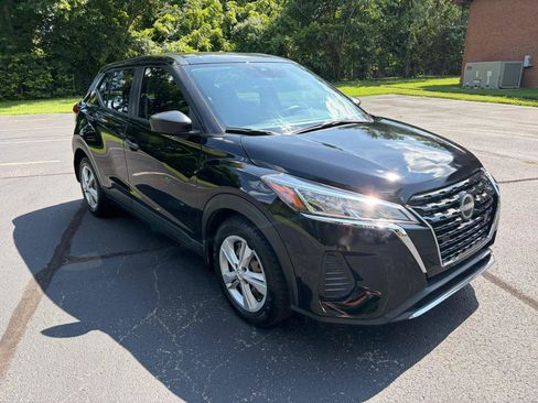 Used 2023 Nissan Kicks S FWD image 3