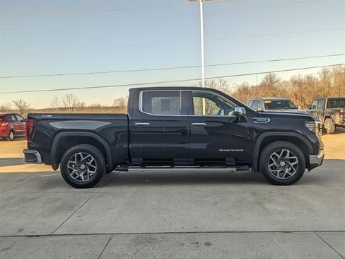 Used 2022 GMC Sierra 1500 SLT w/ X31 Off-Road Package image 6
