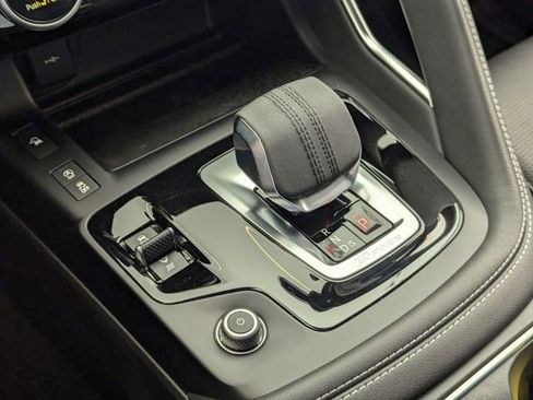 New 2024 Jaguar E-PACE R-Dynamic SE image 8