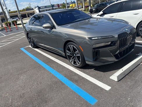 Used 2023 BMW i7 xDrive60 AWD/4WD image 7