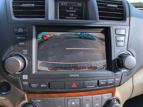 Used 2010 Toyota Highlander Limited AWD/4WD image 21