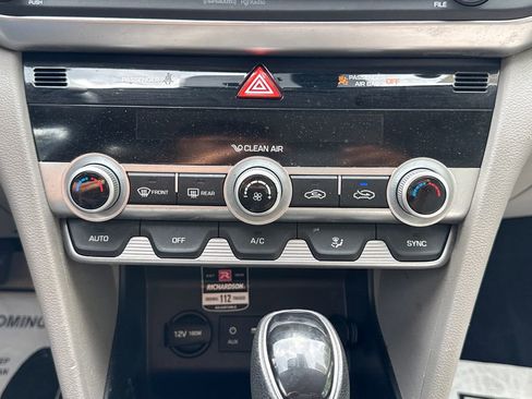 Used 2020 Hyundai Elantra SEL FWD image 23