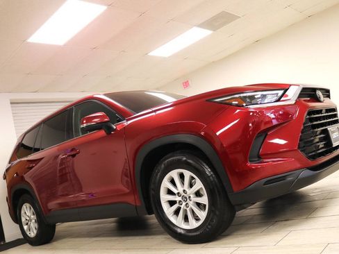Used 2024 Toyota Grand Highlander AWD image 9