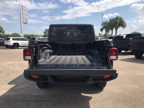 New 2025 Jeep Gladiator Sport image 20