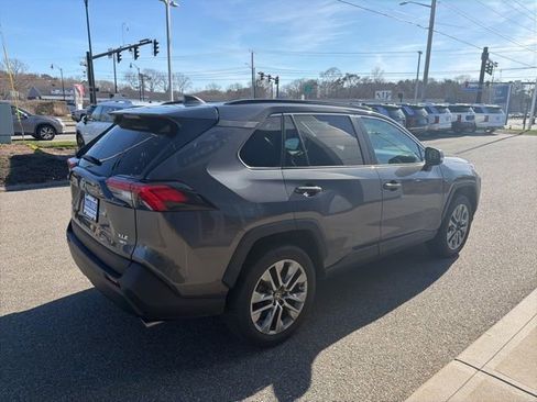 Used 2023 Toyota RAV4 XLE Premium image 7
