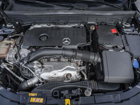 Used 2020 Mercedes-Benz GLB 250 GLB 250 image 17