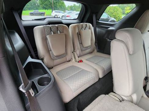 Used 2013 Ford Explorer XLT AWD/4WD image 18