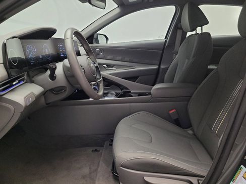 Used 2025 Hyundai Elantra SEL FWD image 17