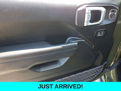 Used 2022 Jeep Gladiator Sport AWD/4WD image 12