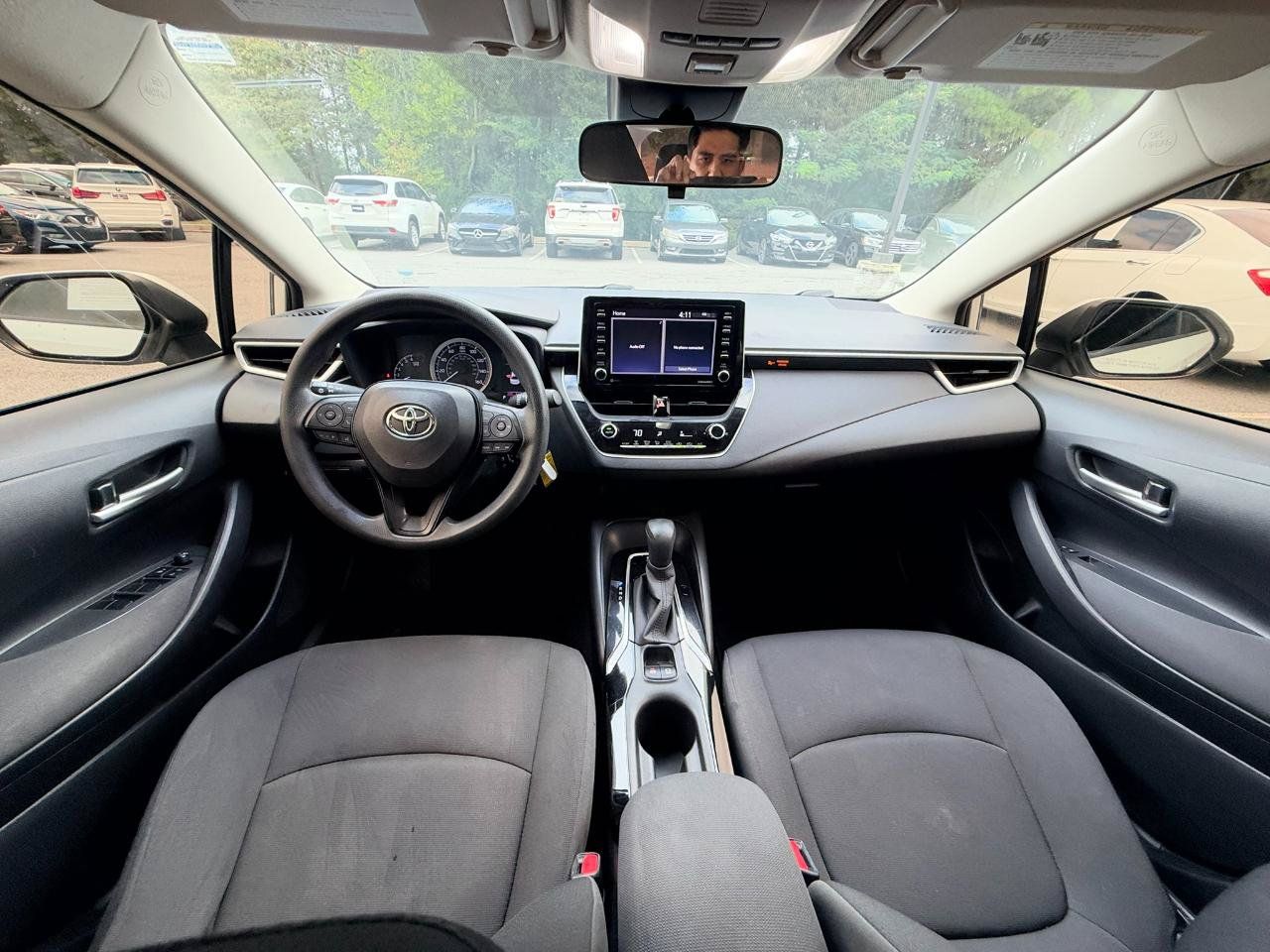 Used 2021 Toyota Corolla LE FWD image 2