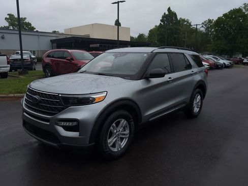 Used 2023 Ford Explorer XLT w/ Equipment Group 202A AWD/4WD image 1
