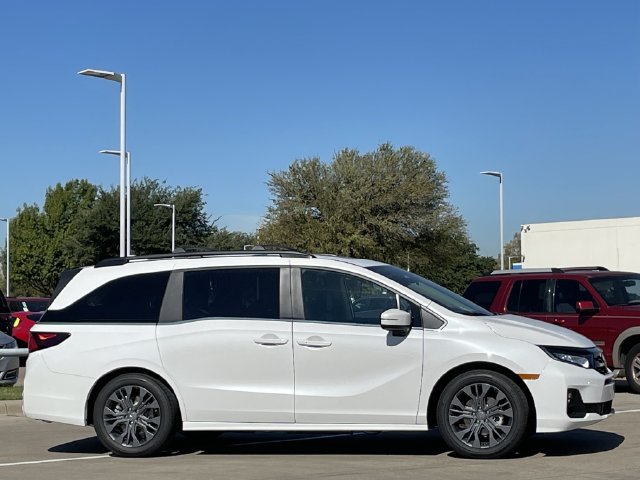 New 2027 Honda Odyssey Touring image 3